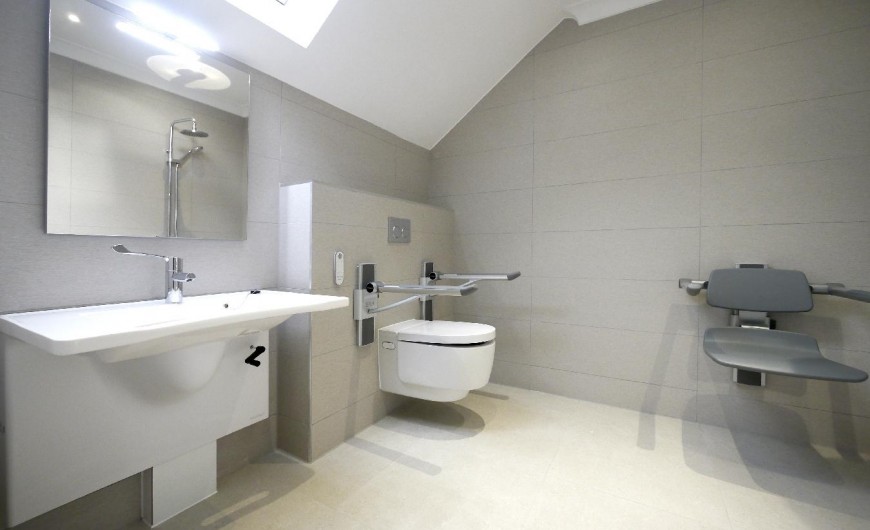 1f-shower_2_