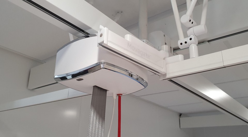 Using ceiling hoists systems with privacy curtain rails Wealden Rehab